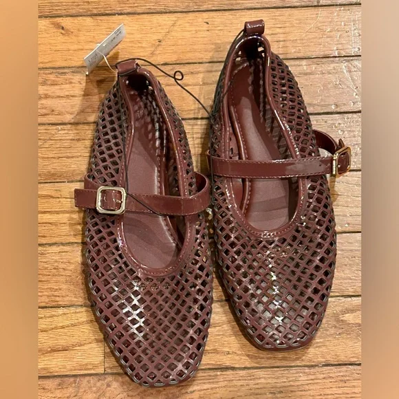 New H&M perforated Mary Jane Flats Burgundy US 9 EUR 40 - Picture 4 of 10